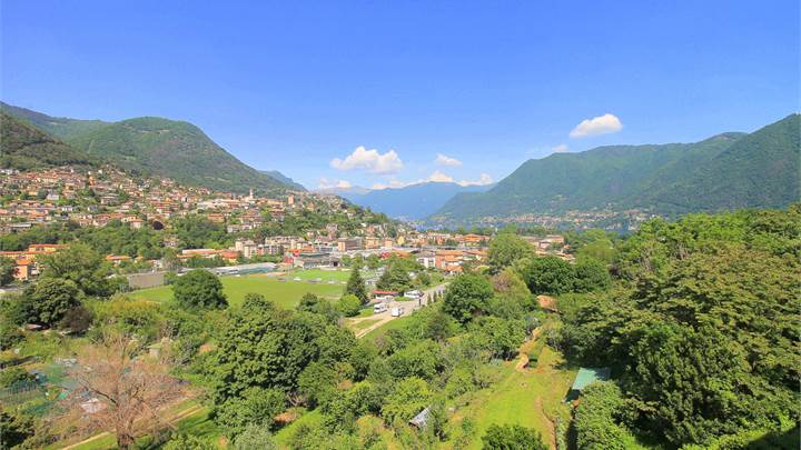 Three-rooms apartment few steps from Como with box
