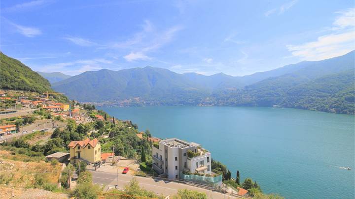 Semi-detached house in Carate Urio with lake view