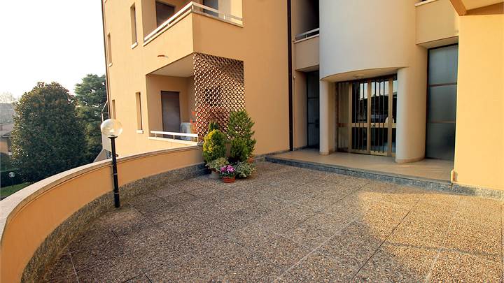 Ampio quadrilocale con box e terrazzi