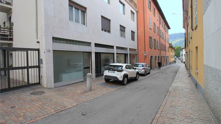 Negozio in affitto a Como