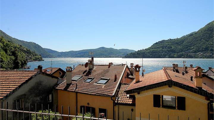 Elegante appartamento con vista lago
