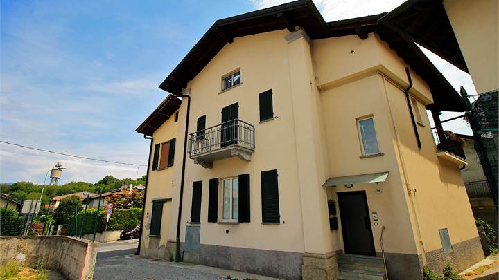 Appartamento duplex con terrazzo e posti auto